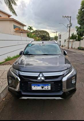 MITSUBISHI L200 TRITON 2.4 16V TURBO DIESEL SPORT HPE-S CD 4P 4X4 AUTOMÁTICO MITSUBISHI L200 TRITON 2.4 16V TURBO DIESEL SPORT HPE-S CD 4P 4X4 AUTOMÁTICO